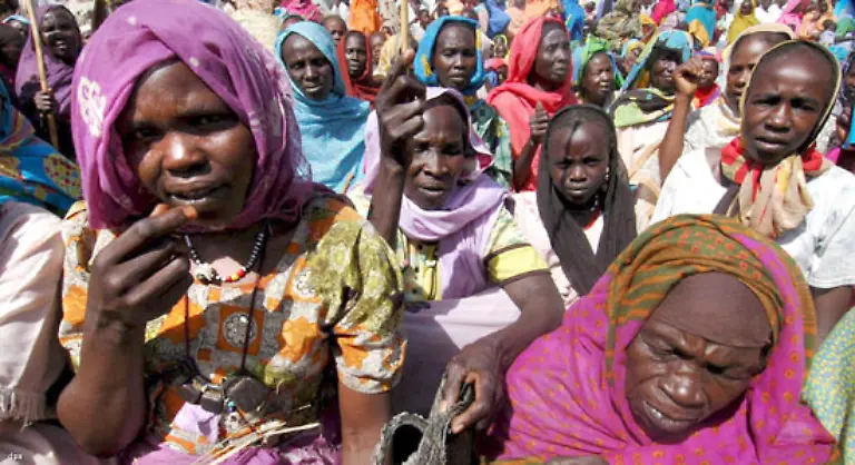 und-sind-regelrechte-Gefaengnisse-unter-offenem-Himmel-so-der-Projektleiter-von-Aerzte-ohne-Grenzen-in-West-Darfur-Jean-Sebastien-Matte