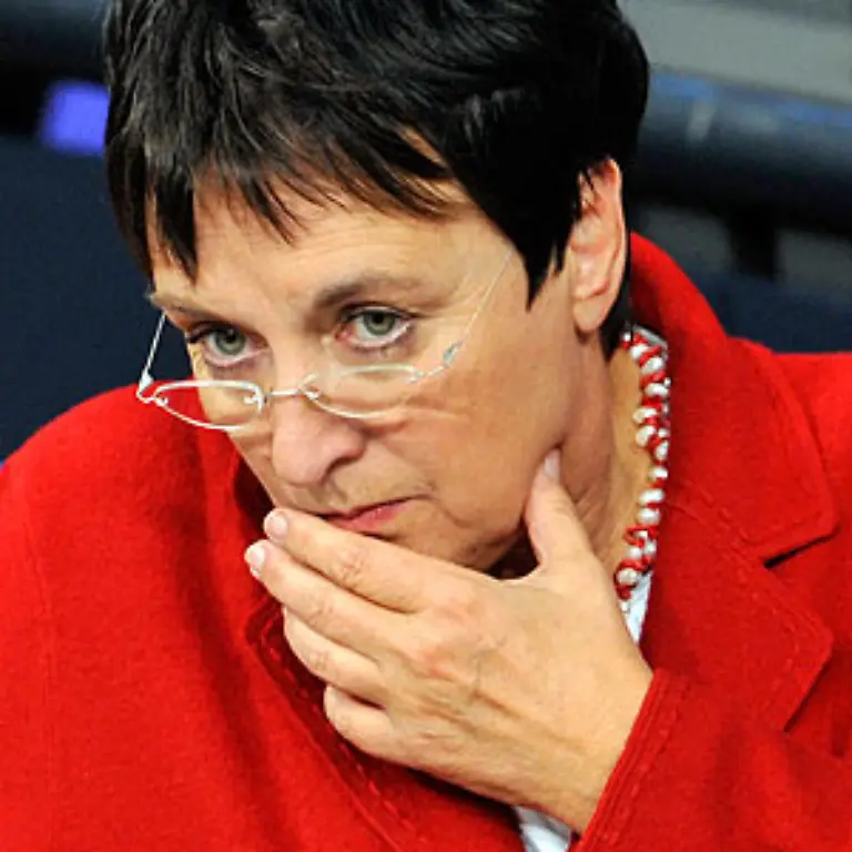 Guttenberg-und-Justizministerin-Brigitte-Zypries-wurden-im-Zusammenhang-mit-dem-Banken-Enteignungsgesetz-vom-Kabinett-mit-einer-schweren-Aufgabe-betraut