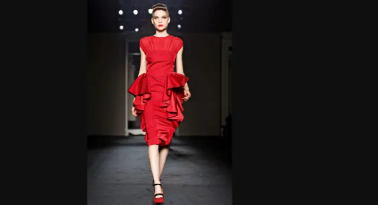 Moschino-rot-wie-die-Suende