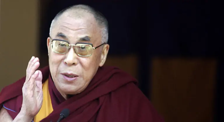 Ziel-des-Dalai-Lama-ist-seit-1988-echte-Autonomie-fuer-Tibet-innerhalb-Chinas-Wenn-diese-Hoffnung-erfuellt-wird-wuerde-das-tibetische-Volk-seinen-Beitrag-fuer-die-Erhaltung-von-Einheit-und-Stabilitaet-in-China-leisten-sagt-der-Dalai-Lama-am-Jahrestag
