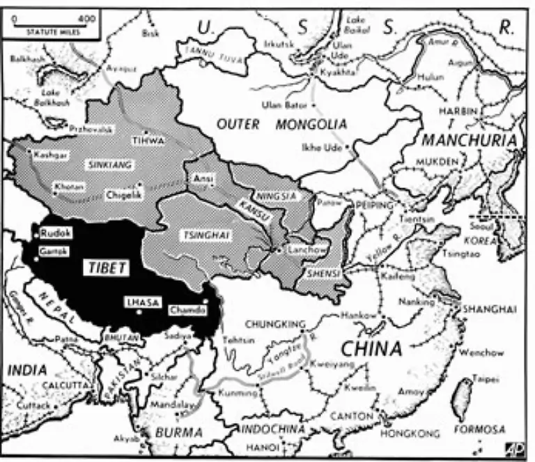 Nach-dem-Einmarsch-der-Chinesen-wird-Tibet-1951-annektiert-Teile-des-Hochlandes-werden-bestehenden-chinesischen-Provinzen-angegliedert-das-damals-bestehende-Tibet-wird-damit-zerrissen
