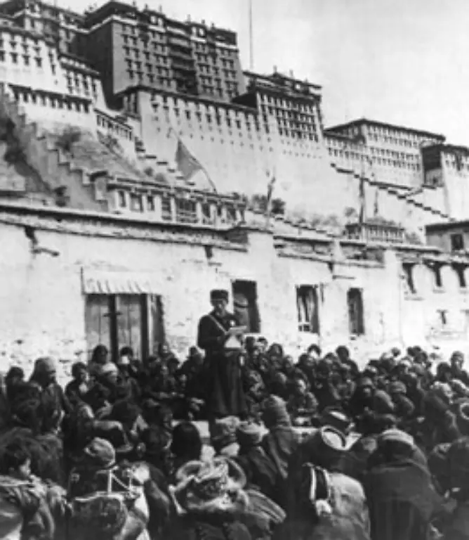 Die-Revolte-wird-blutig-niedergeschlagen-Politischen-Saeuberungen-fallen-tausende-Tibeter-zum-Opfer-nach-Angaben-der-tibetischen-Exilregierung-werden-86-000-Tibeter-getoetet