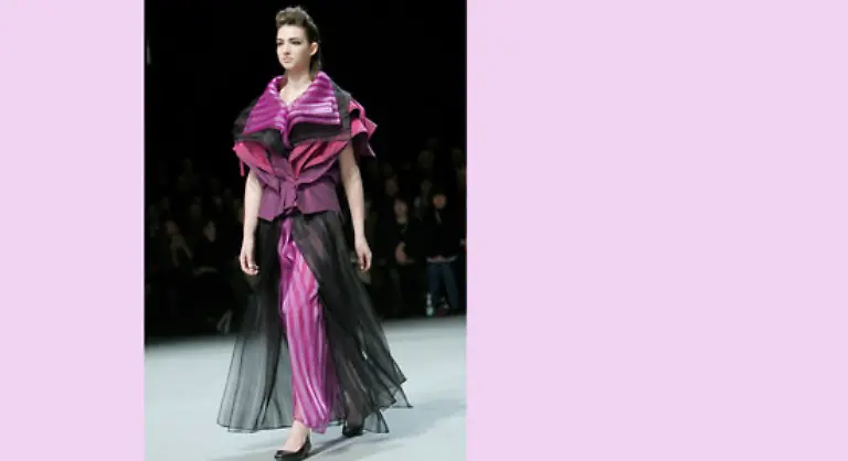 Einen-Kontrapunkt-dazu-setzte-der-japanische-Modemacher-Dai-Fujiwara-in-seiner-Kollektion-fuer-Issey-Miyake