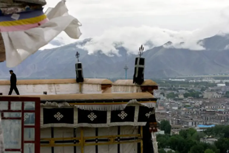 Erst-in-den-70er-Jahren-kommt-es-zu-einer-wirtschaftlichen-Liberalisierung-Von-der-langsamen-Oeffnung-Chinas-profitiert-auch-Tibet