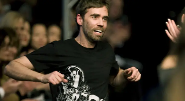 Und-selten-wurden-die-akkreditierten-Journalisten-so-haeufig-persoenlich-angerufen-um-sicher-zu-gehen-dass-sie-auch-wirklich-zur-Schau-erscheinen