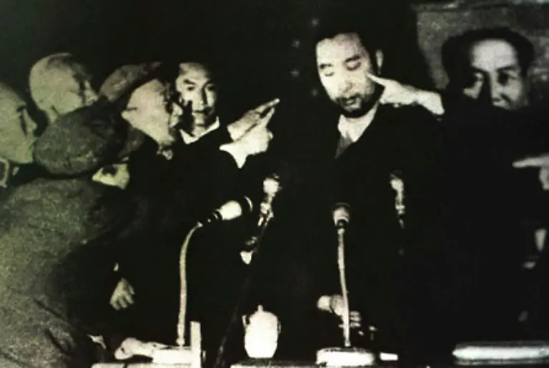 Als-der-in-Tibet-verbliebene-Panchen-Lama-hier-1964-ein-weiterer-hoher-Vertreter-des-tibetischen-Buddhismus-1989-stirbt-beginnt-die-Suche-nach-einem-Nachfolger