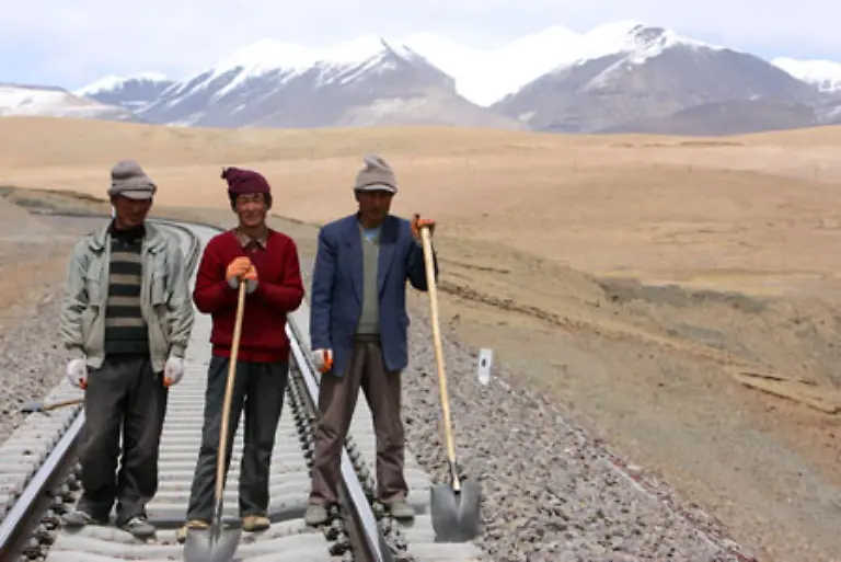 Die-chinesische-Regierung-versucht-indes-nach-Jahrzehnten-der-Vernachlaessigung-Tibet-staerker-an-den-Staat-zu-binden