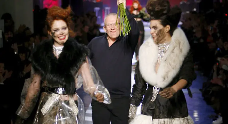 Tumultartige-Szenen-gab-es-bei-der-Prt-porter-Schau-von-Jean-Paul-Gaultiers-Damenkollektion-fuer-Herbst-Winter-2009-10