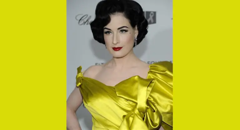 Beth-Ditto-Frontfrau-der-US-Rockband-The-Gossip-bekennende-Lesbierin-und-trotz-ihrer-dicken-kurvenreichen-Figur-ein-neues-Sex-Symbol-wirkt-nicht-weniger-schrill-als-Dita-von-Teese