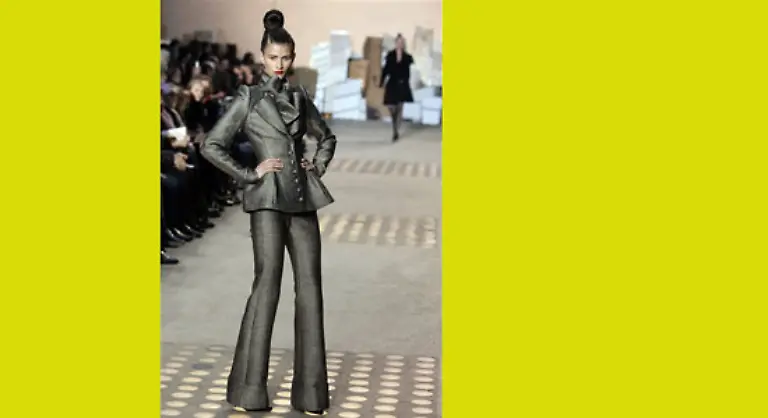 Bei-den-Farben-hielt-sich-der-Meister-des-Mustermixes-zurueck-Schwarz-und-Grau-dominierten-mit-ein-paar-Einsprengseln-von-Curry-Gold-und-gedeckten-Blautoenen