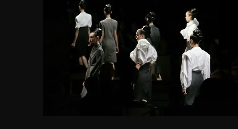 Die-Stoffe-waren-allesamt-weich-und-schmeichelnd-die-Entwuerfe-zeugten-von-hoechster-Finesse-Selbst-Pilatis-Steppmaentel-wirkten-nicht-grob-und-allzu-sportlich-sondern-ausgehfein