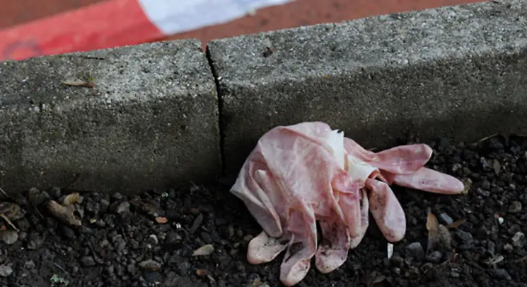 Bundespraesident-Horst-Koehler-und-seine-Frau-Eva-erklaeren-Unsere-Gedanken-sind-bei-den-Opfern-und-ihren-Familien-und-Freunden