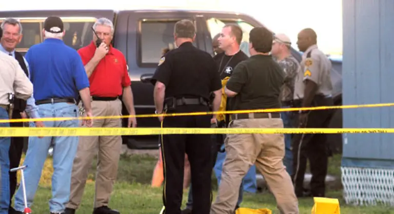 Auch-dabei-schiesst-der-Taeter-um-sich