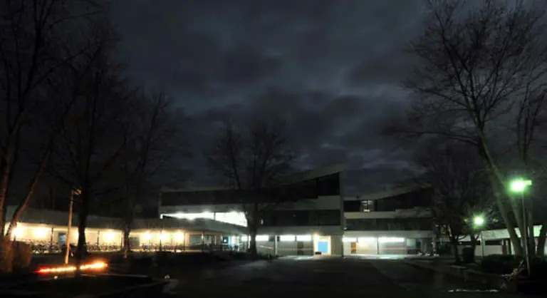 Die-Polizei-macht-ihre-Arbeit-sammelt-Beweise-zum-Ablauf-einer-schrecklichen-Tat