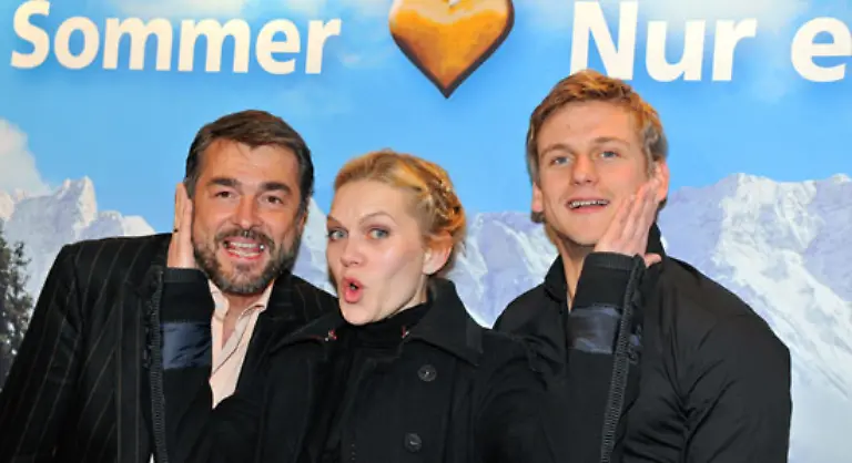 Dafuer-muss-Eva-ihren-Sohn-und-ihren-Freund-Steve-Windolf-re-zuruecklassen