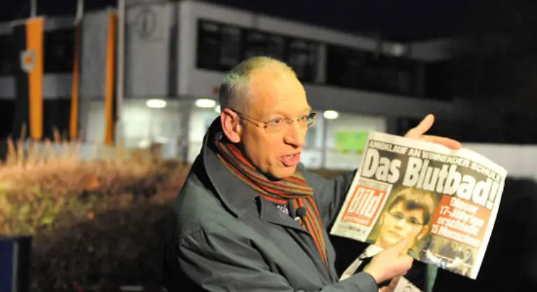 Unterdessen-verbreiten-Reporter-aus-aller-Welt-die-Details