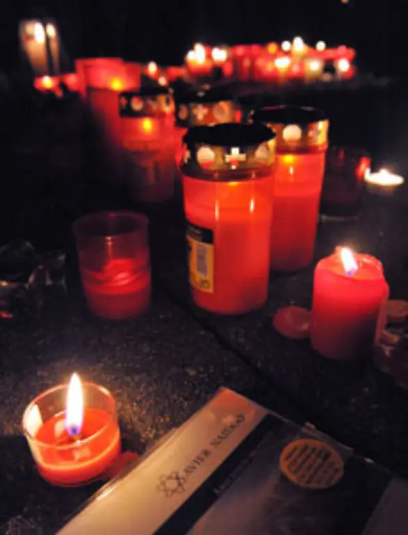 An-der-Schule-gedenkt-man-der-Opfer