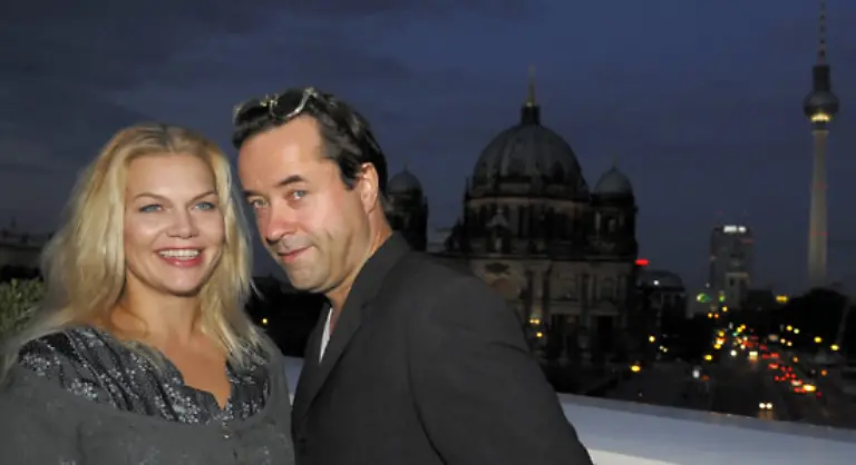 und-bildet-mit-ihm-das-Traumpaar-der-Hauptstadt