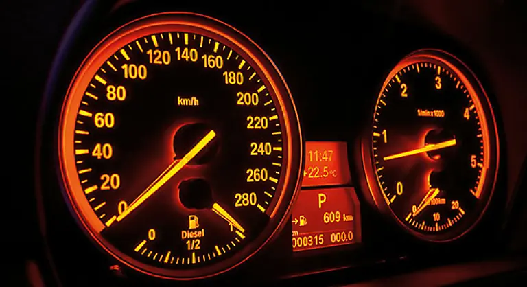 Im-Praxistest-soll-der-318d-seine-Effizienz-unter-Beweis-stellen-Mit-4-1-Litern-ausserorts-5-7-in-der-Stadt-und-im-Mittel-mit-4-7-Litern-begnuegt-er-sich-laut-Werk-Das-ist-eine-Ansage