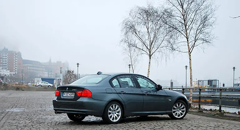 In-der-Stadt-laesst-sich-der-technisch-hochgeruestete-Diesel-sehr-flott-bewegen-Das-hohe-Drehmoment-zeigt-hier-seine-volle-Wirkung-und-so-etwas-wie-ein-Turboloch-kennt-der-3er-schon-lange-nicht-mehr