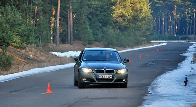Wird-der-Bayer-losgelassen-dann-zeigt-er-sich-auch-agil-Eine-echte-Wonne-ist-das-Fahrwerk-Es-ist-straff-abgestimmt-bietet-aber-jede-Menge-Reserven-fuer-die-Sicherheit-Die-Kurvenfahrt-bringt-so-viel-Freude