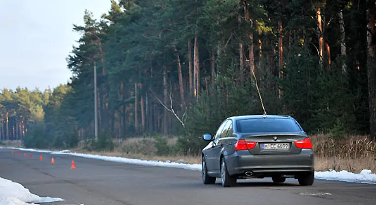 Auch-die-neue-Generation-des-iDrive-Systems-vermochte-zu-ueberzeugen-Die-Bedienbarkeit-hat-sich-durch-die-vier-neuen-Direktwahltasten-deutlich-erhoeht-Ueber-den-Drehknopf-lassen-sich-alle-Funktionen-schnell-und-in-logischer-Abfolge-erreichen