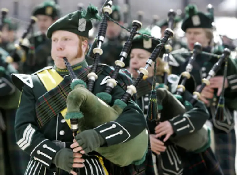 Im-Mittelpunkt-steht-dabei-meist-eine-Parade