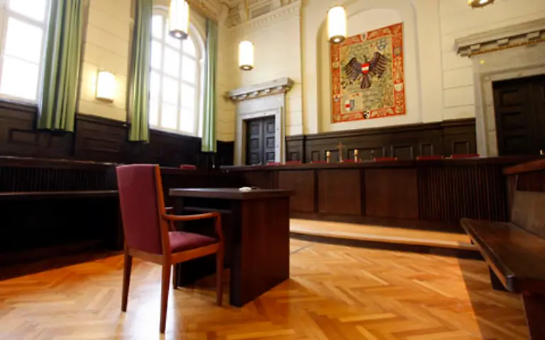 Auch-zum-Prozessauftakt-erscheint-Fritzl-unbelehrbar