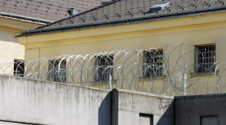 Mord-Vergewaltigung-Blutschande-jahrzehntelange-Freiheitsberaubung