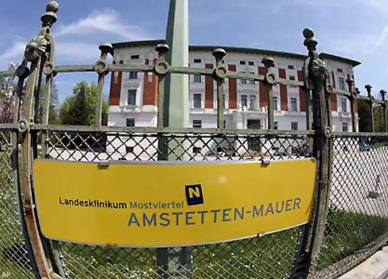 Seitdem-sie-im-vergangenen-Jahr-die-Klinik-verlassen-haben-versuchen-sie-an-einem-unbekannten-Ort-ein-neues-Leben-zu-beginnen