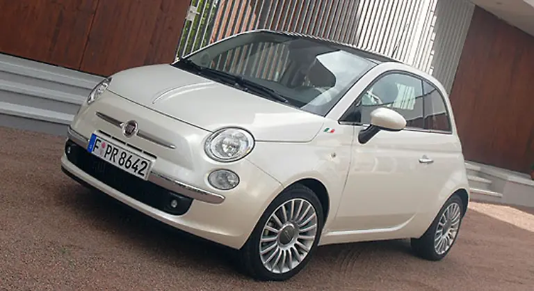 Auch-der-Fiat-500-zaehlt-zu-den-direkten-Konkurrenten-Der-schlaegt-mit-einem-Basispreis-von-11-000-Euro-zu-Buche-Guenstiger-ist-da-sogar-der-Panda-den-es-fuer-9690-Euro-gibt