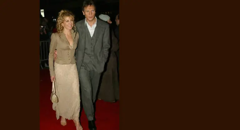 Der-irisch-staemmige-Neeson-der-nicht-an-Ehe-und-Familie-geglaubt-hatte-und-durch-Affaeren-mit-Barbra-Streisand-Brooke-Shields-Julia-Roberts-oder-Helen-Mirren-Schlagzeilen-machte