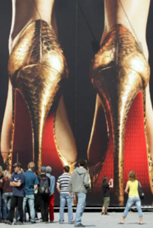 Goldene-Stoeckelschuhe-regen-Phantasien-an