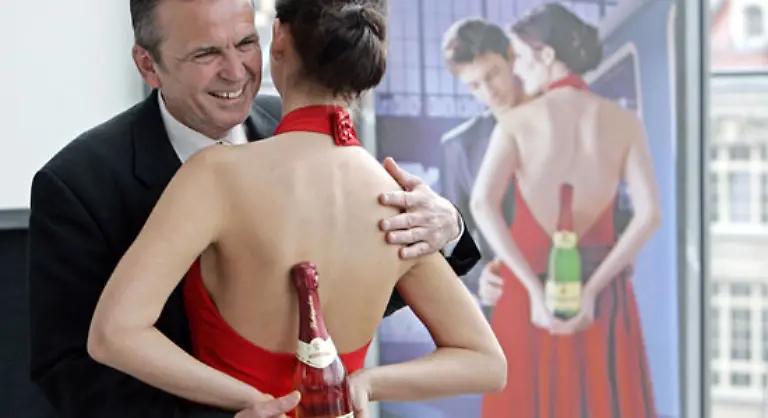 Entzueckend-und-immer-wieder-gern-gewaehlt-in-der-Werbung-sind-perfekt-geformte-Rueckansichten