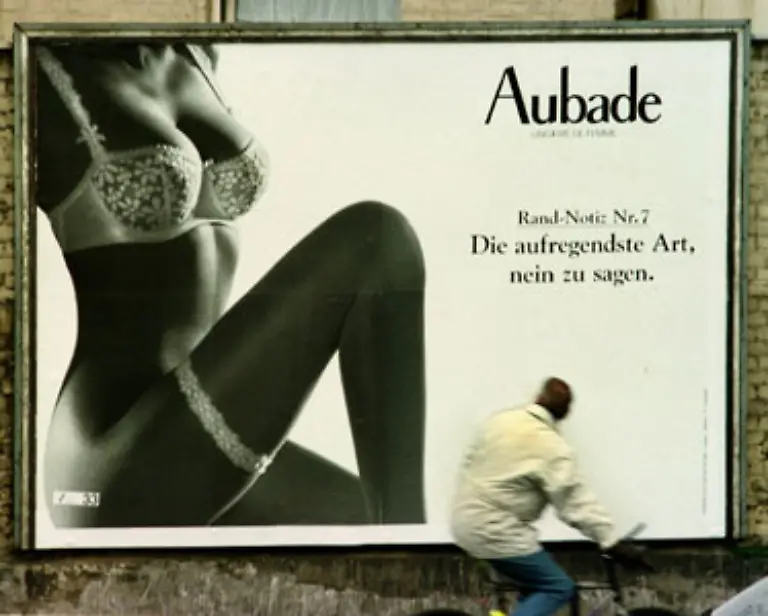 Bei-diesem-Anblick-haut-s-einen-Koelner-Radfahrer-fast-vom-Gefaehrt