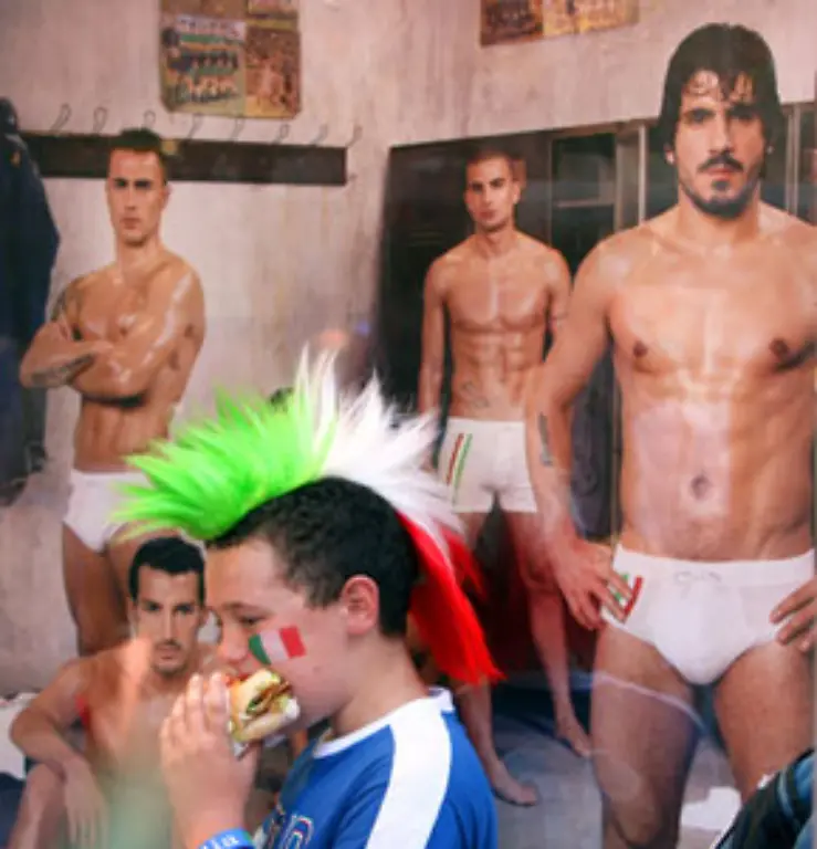 Italiens-Starkicker-werben-fuer-Unterhosen