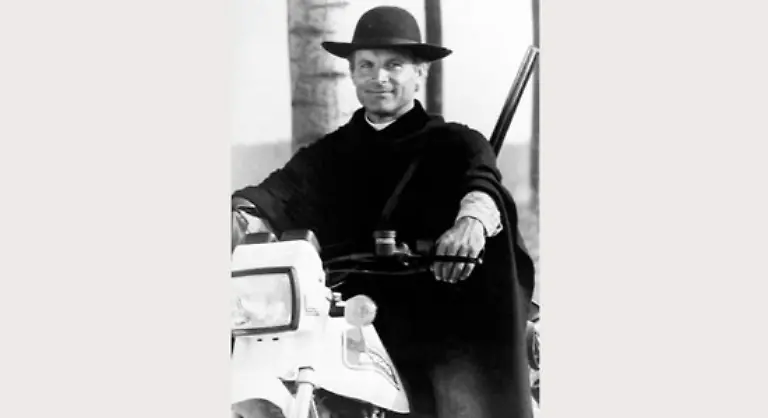 1984-stand-Hill-erstmals-vor-und-hinter-der-Kamera-in-Keiner-haut-wie-Don-Camillo-Und-die-Fans-traeumen-davon-dass-das-Duo-noch-einmal-zuschlaegt