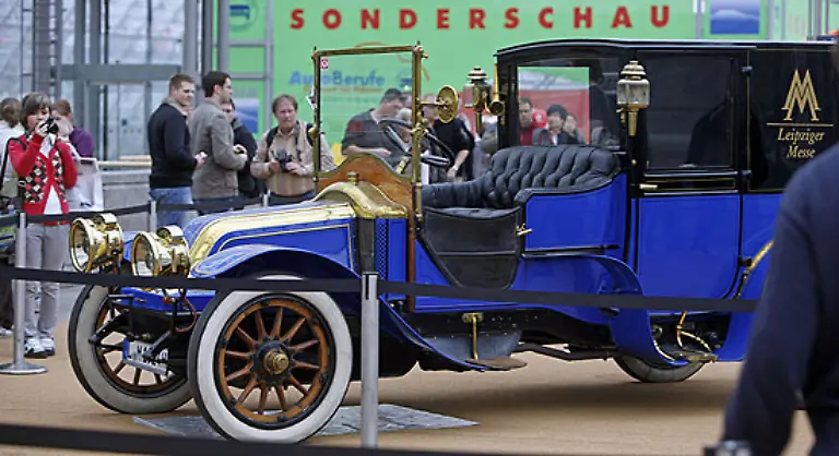 Was-waren-das-doch-fuer-schoene-Zeiten-frueher-Als-die-Technik-und-das-Machbare-noch-im-Vordergrund-standen-Etwas-nostalgisch-duerfte-es-den-Auto-Fans-schon-werden
