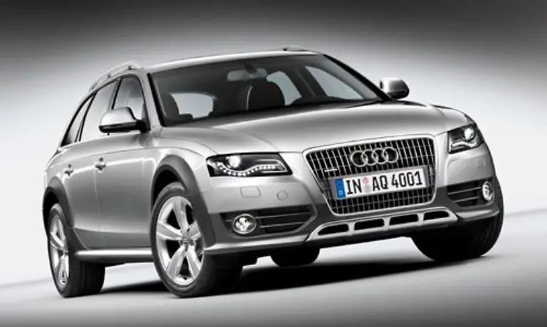 Ebenfalls-erstmals-in-Deutschland-zu-sehen-ist-der-Audi-A4-Allroad-Quattro-Die-Mittelklasse-Limousine-der-Ingolstaedter-gibt-sich-gelaendegaengig