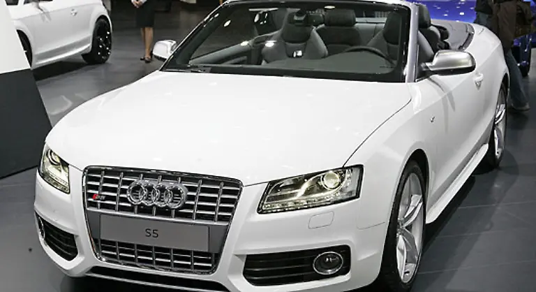 Schliesslich-feiert-auch-das-A5-S5-Cabrio-seine-Deutschlandpremiere-Rechtzeitig-zum-Sommer-soll-das-formschoene-Auto-bei-den-Haendlern-zu-haben-sein