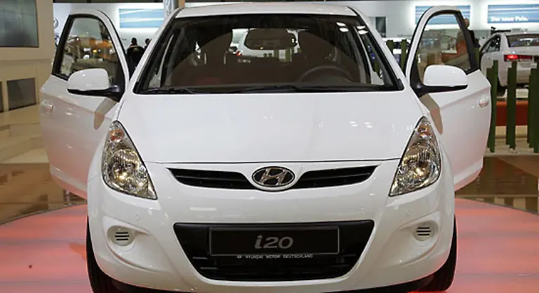 Auch-Hyundai-geizt-nicht-mit-Neuheiten-Der-I20-ist-als-Dreituerer-und-Sportlimousine-Genesis-zu-sehen-Wann-diese-allerdings-nach-Europa-kommen-ist-noch-unklar-Daneben-zeigen-die-Koreaner-noch-ein-Luxus-SUV-namens-iX55