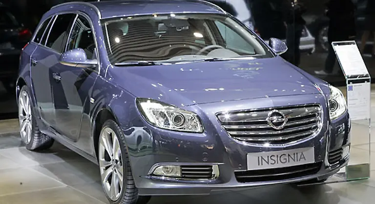 Ganz-wichtig-fuer-Opel-ist-der-Insignia-Sport-Tourer-Das-Mittelklasse-Auto-bietet-als-Kombi-deutlich-mehr-Platz-als-die-Limousine-Bis-zu-1908-Liter-mit-umgelegter-Rueckbank-koennen-es-werden