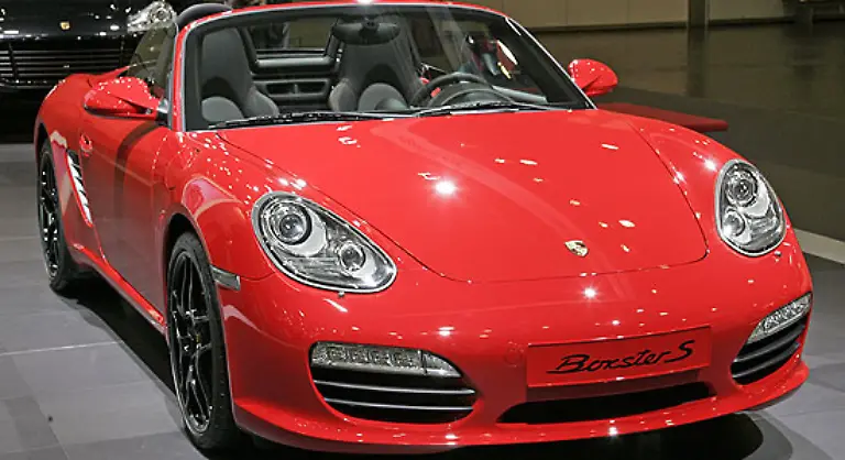 Neu-ist-auch-der-Boxster-ebenso-wie-die-Cayman-Modelle-Sie-sind-erstmals-in-Deutschland-zu-sehen-hatten-aber-schon-ihre-Premieren-in-Detroit-und-Genf