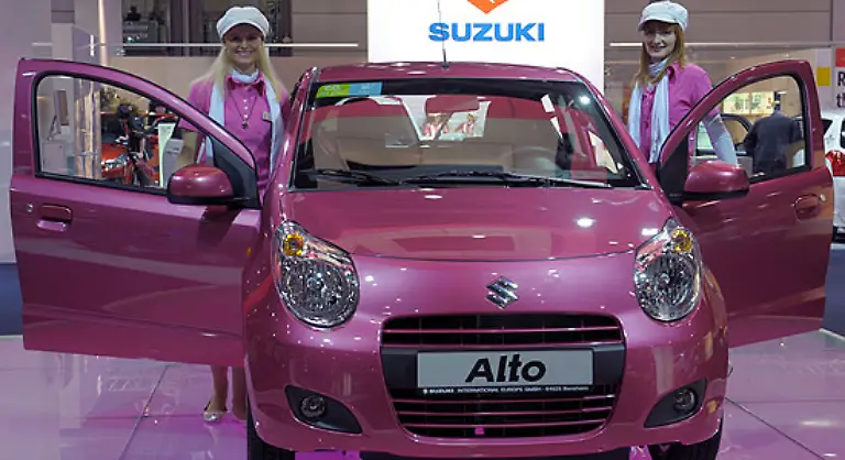 Den-baugleichen-Bruder-von-Suzukis-Alto-gab-es-schon-bei-Nissan-zu-sehen-Die-Japaner-setzen-grosse-Hoffnungen-auf-den-Kleinwagen-Er-wird-von-einem-Ein-Liter-Dreizylinder-angetrieben-und-ist-ab-8900-Euro-zu-haben