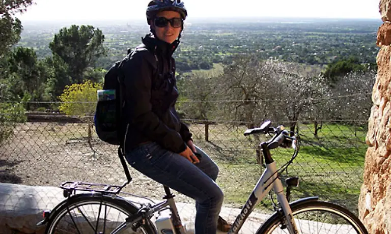 Wind-Berge-Egal-Mit-einem-Pedelec-Pedal-Electric-Cycle-geht-s-auch-die-Serpentinen-hinauf-ohne-dass-einem-die-Zunge-auf-dem-Boden-haengt