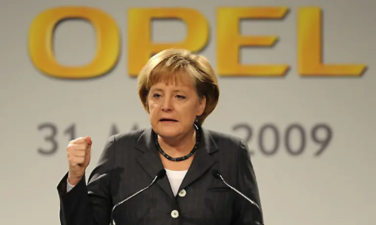 Das-macht-Bundeskanzlerin-Angela-Merkel-bei-ihrem-Besuch-am-Opel-Stammsitz-in-Ruesselsheim-deutlich