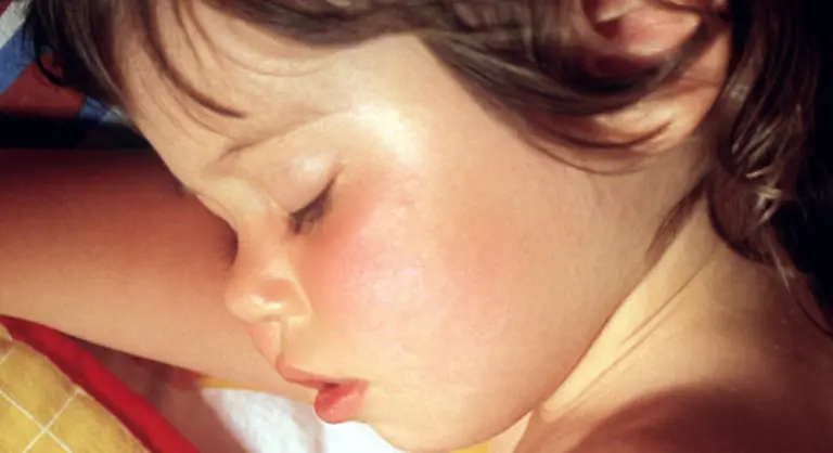 Bei-mehr-Licht-produziert-der-Koerper-ausserdem-weniger-vom-Schlafhormon-Melatonin