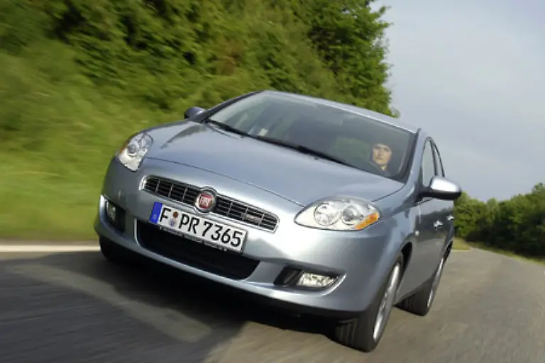 Fuer-das-Mittelklasse-Modell-Bravo-erhebt-Fiat-nur-noch-9-990-Euro-Es-gibt-rund-3-400-Euro-an-Zuschlag-von-Fiat-zusaetzlich-zur-Praemie