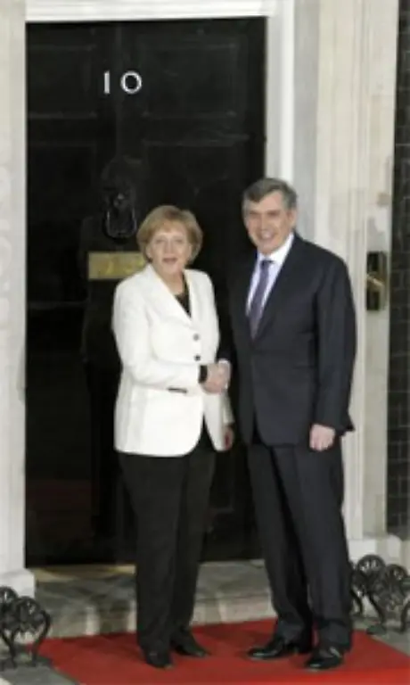 Neue-Konjunkturprogramme-die-der-britische-Premierminister-und-Gastgeber-Gordon-Brown-vor-Augen-gehabt-haben-mag-und-wie-sie-die-Japaner-insbesondere-von-Deutschland-fordern-werden-jedenfalls-vom-Gipfel-nicht-verlangt-werden