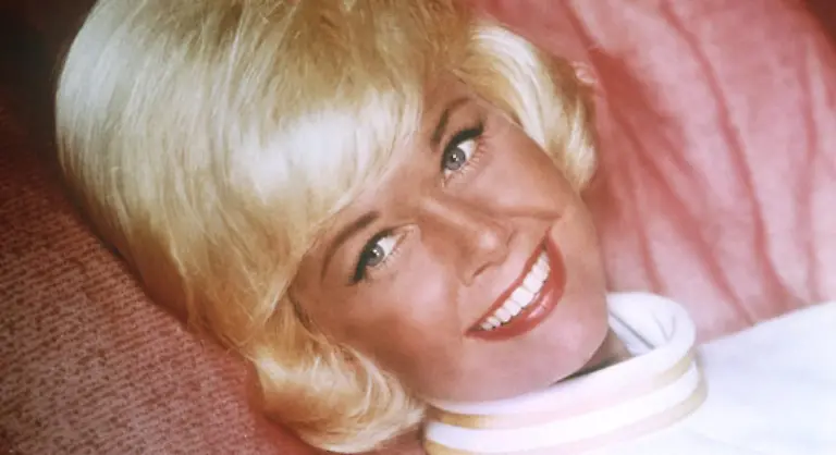 Das-bewegte-Leben-von-Doris-Day-Hollywoods-froehlichster-Blondine-ist-Stoff-genug-fuer-ein-abendfuellendes-Musical